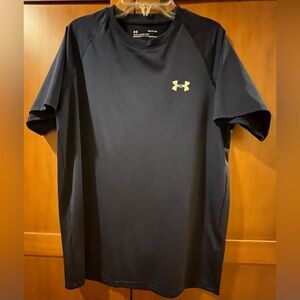 MENS UNDER ARMOUR
SIZE MENS SMALL
EXCELLENT CONDITION